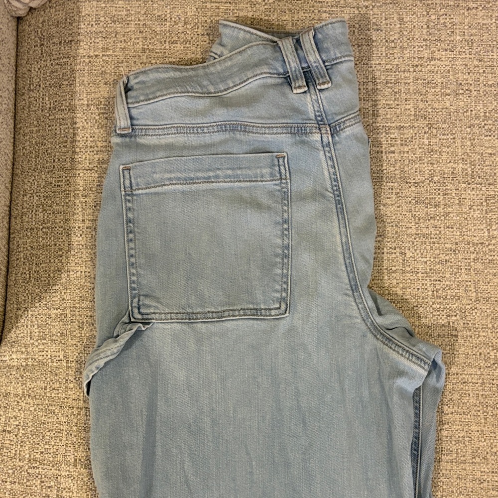 American Eagle Outfitters Women's Light Wash very baggy Jeans - Picture 3 of 6